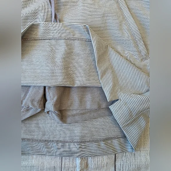 Athleta Skort Size Medium Gray & White Striped Modern Metro Athletic Zip Pockets - Picture 5 of 9